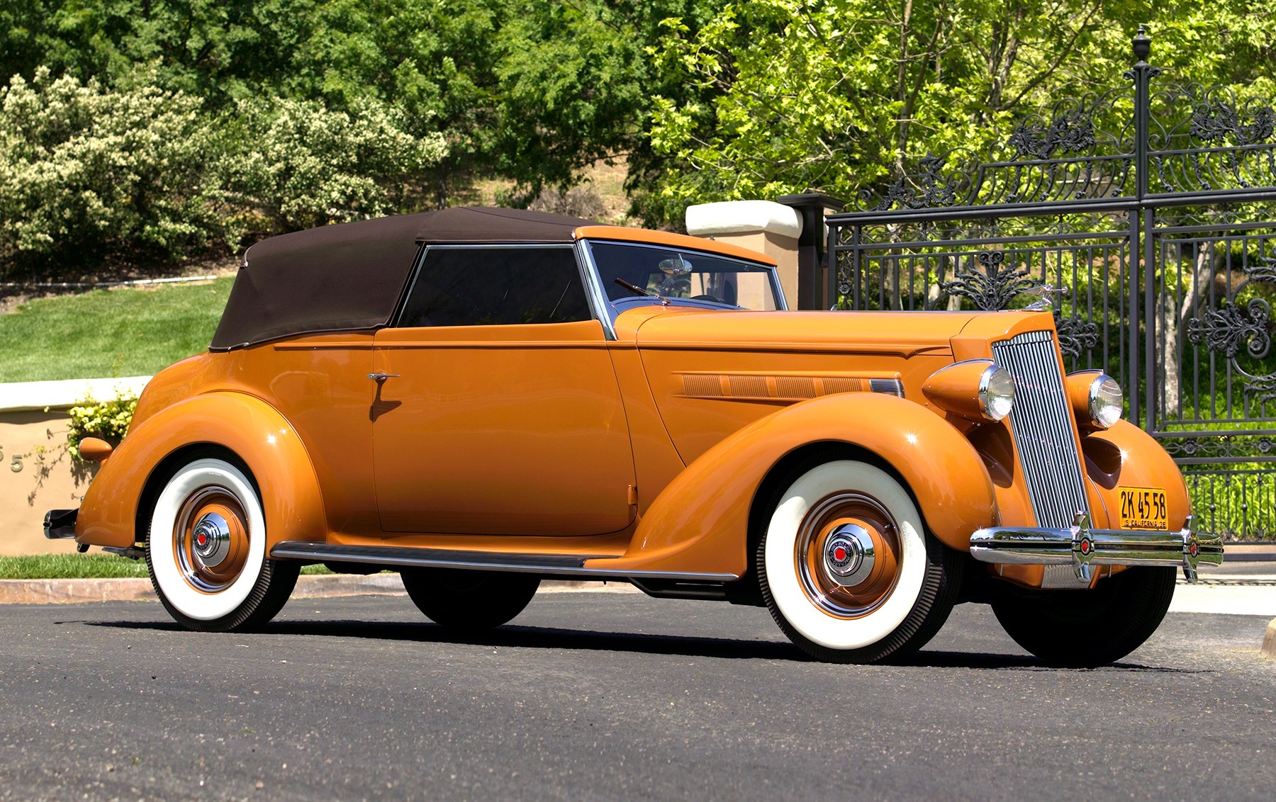 オレンジ　36 1936 Packard 120 Convertible Victoria | Gooding Christie's